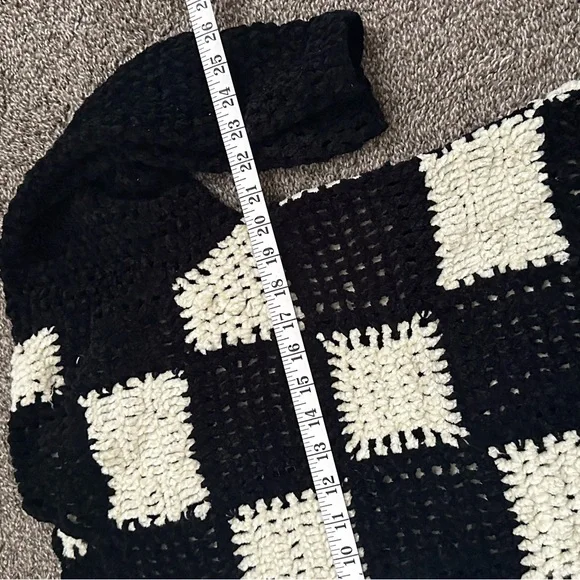 Black and Cream Checkered Patchwork Crochet Sweater - Picture 4 of 4
